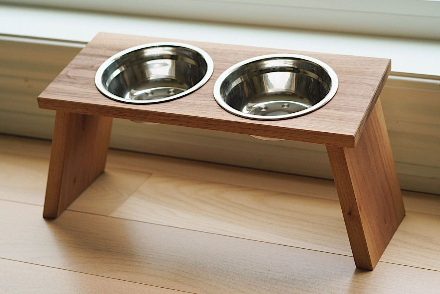 Cat Feeding Station